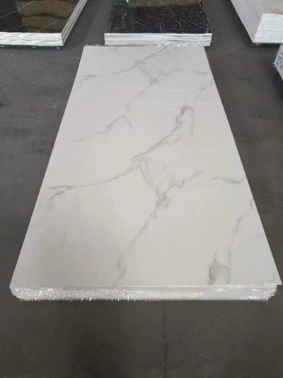 Foaia de marmură PVC reliefată este rezistentă la foc?